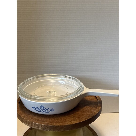 Vtg. Corning Ware, 6.5" Skillet, and Lid, 6.5" W x 10.25" w/Handle - Picture 4 of 11